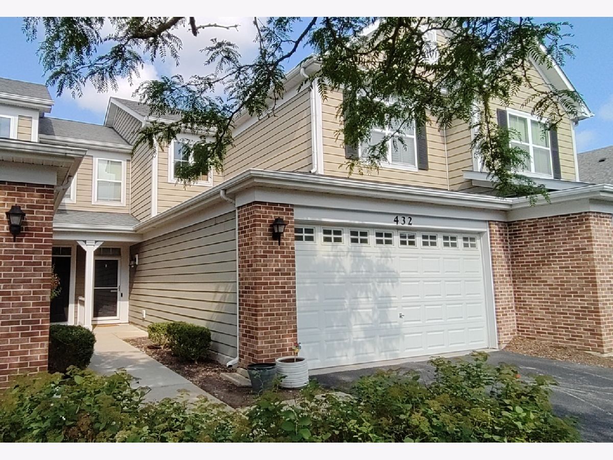 Homes & Townhomes Rented Providence Elgin Illinois, 432 Acushnet