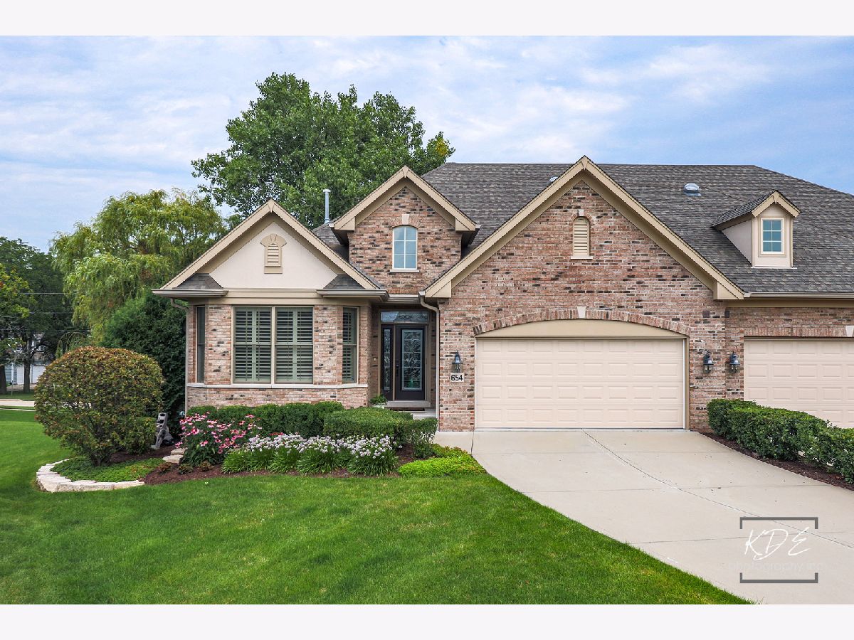 Townhomes Sold Woodglen Lemont Illinois, 654 Woodglen