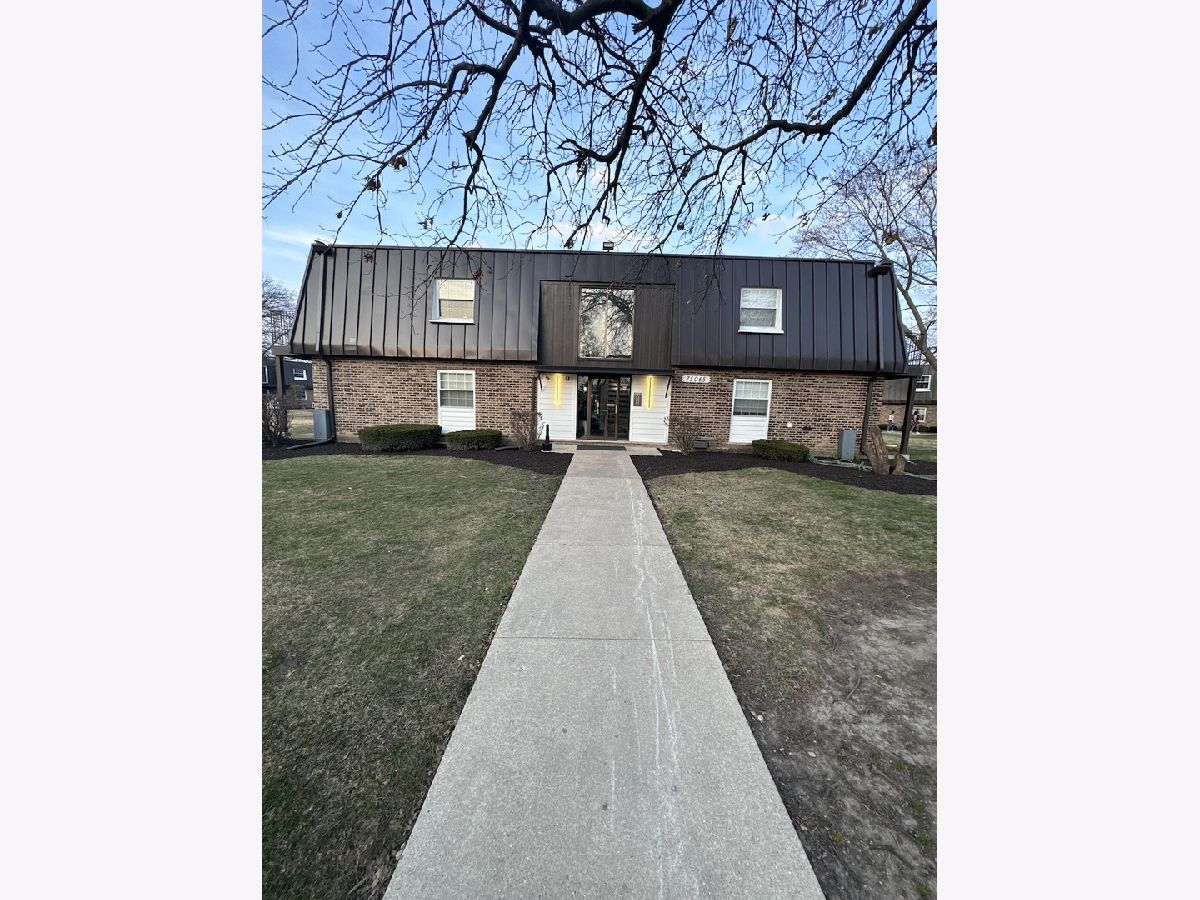 Condominiums Rented Suffield Gardens Westmont Illinois, 18W140 Suffield