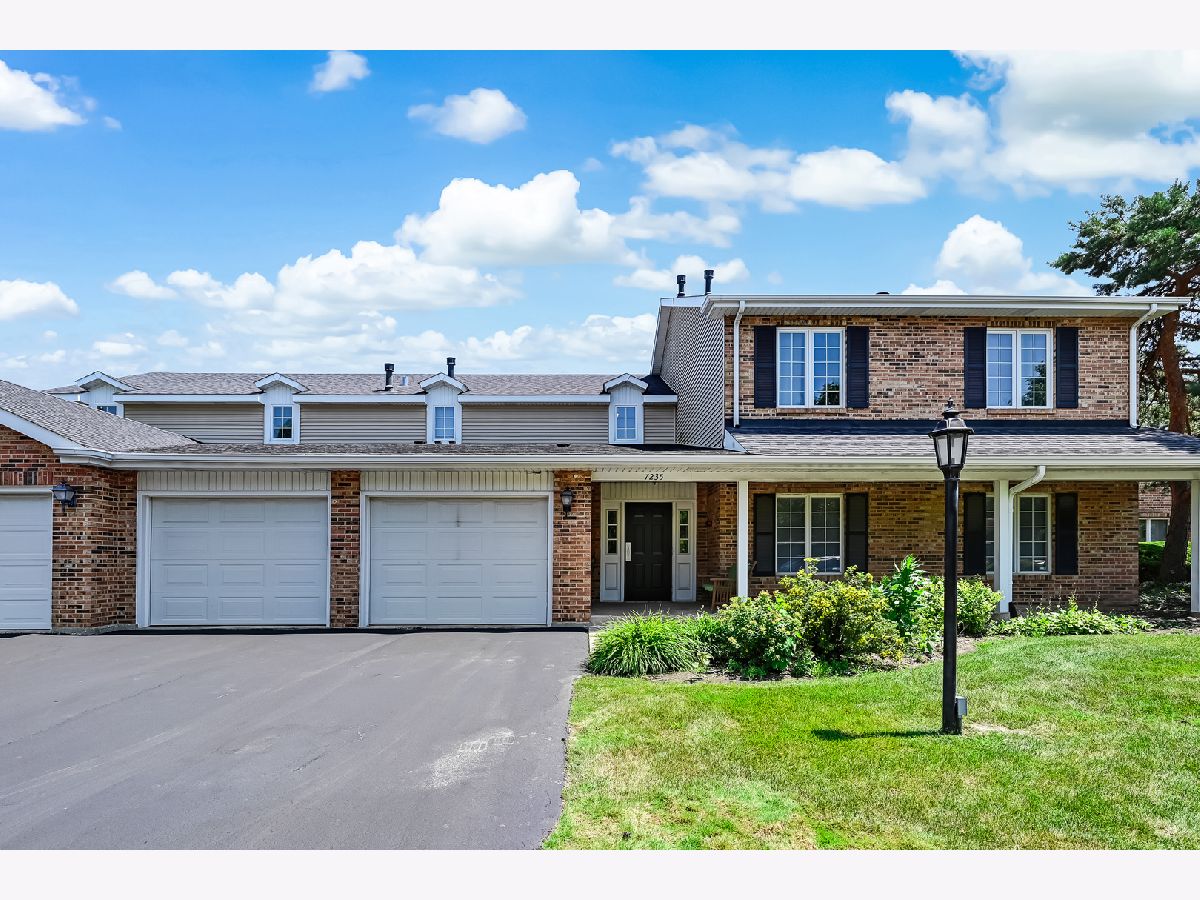 Condominiums Sold Lake Willow Way Willowbrook Illinois, 7235 Willow Way