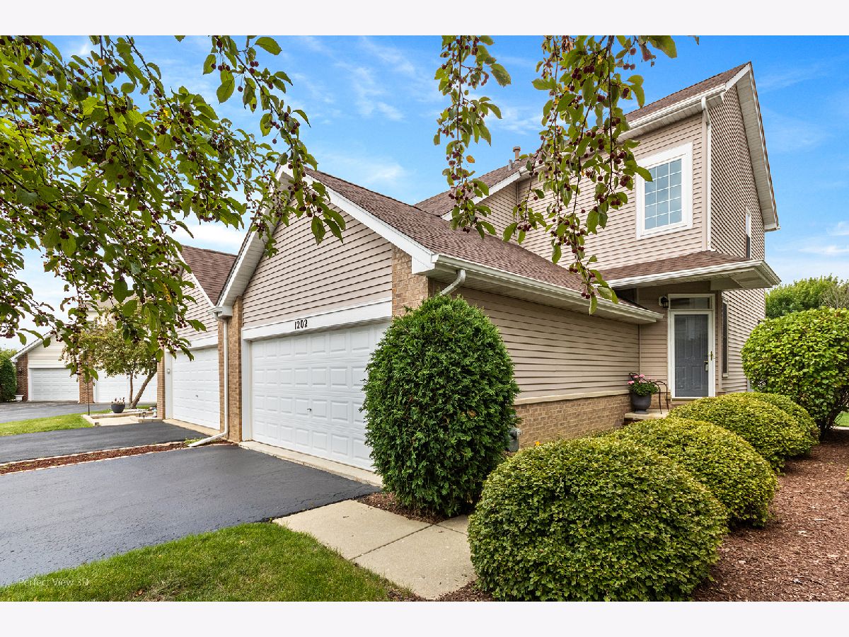 Townhomes & Homes Sold Marquette Landing Romeoville Illinois, 1202 Le Moyne