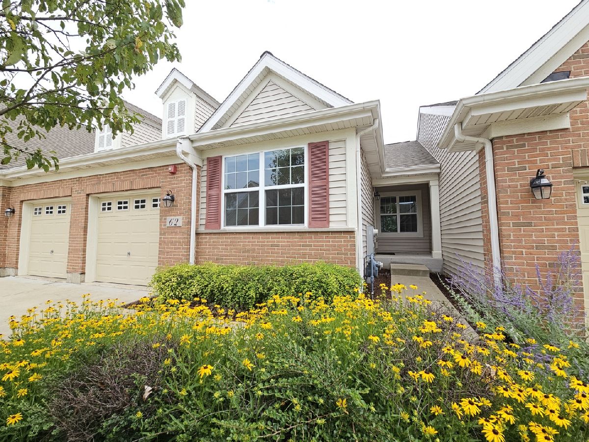 Townhomes Rented Sutton Ridge Streamwood Illinois, 62 Tall Grass
