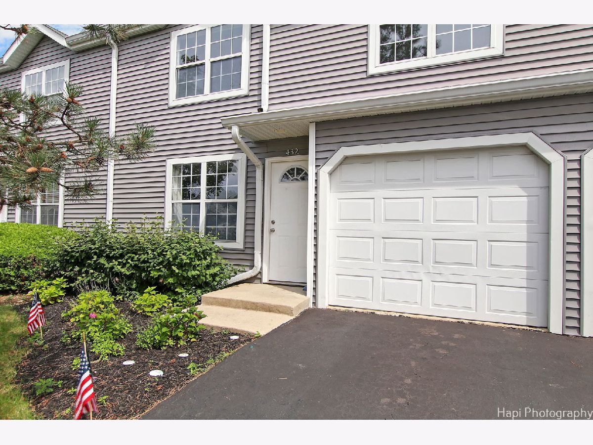 Townhomes & Homes Sold Countryside Hills Round Lake Beach Illinois, 432 Meadow Hill