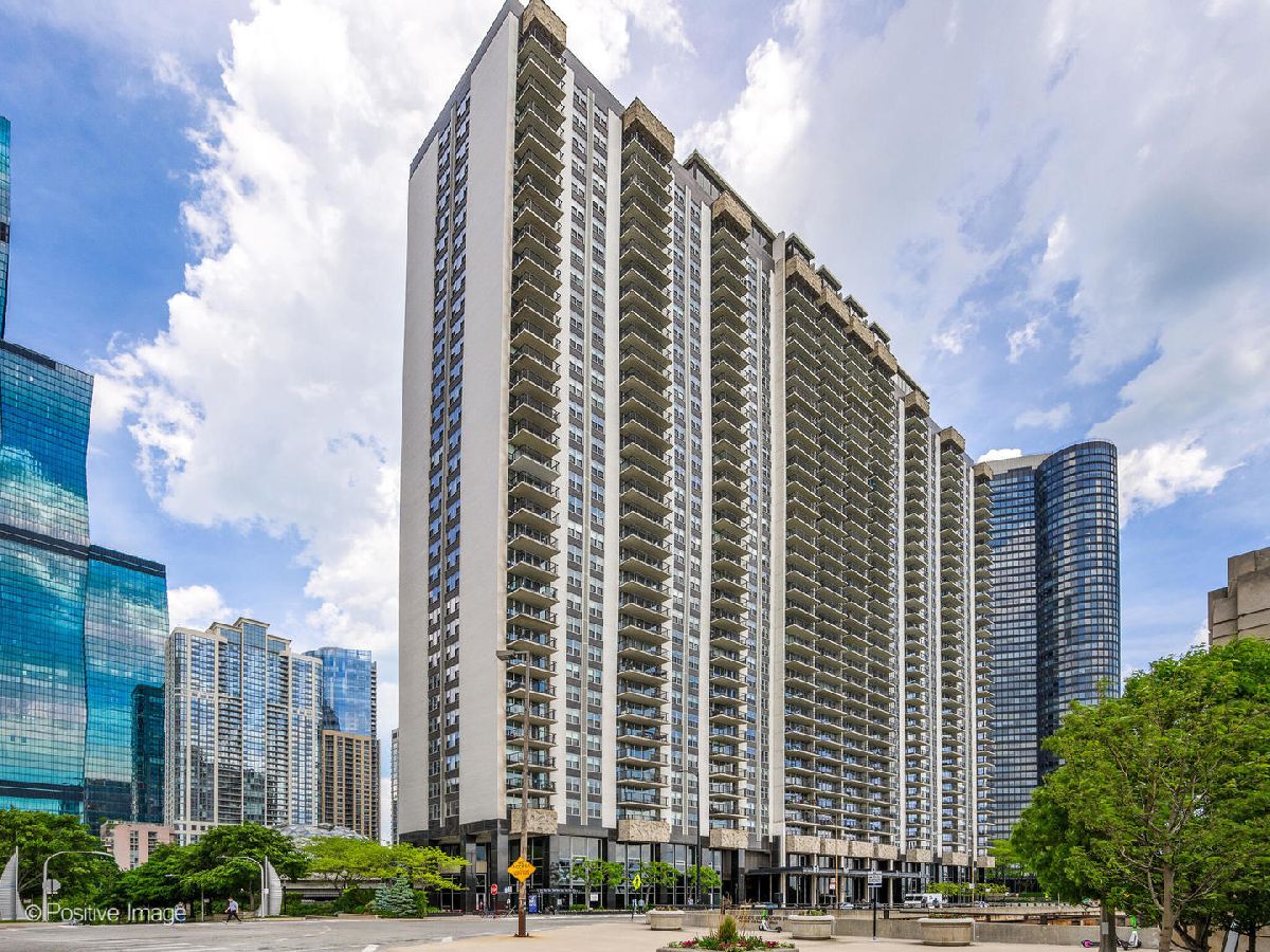 Condominiums Sold Outer Drive East Chicago Illinois, 400 Randolph