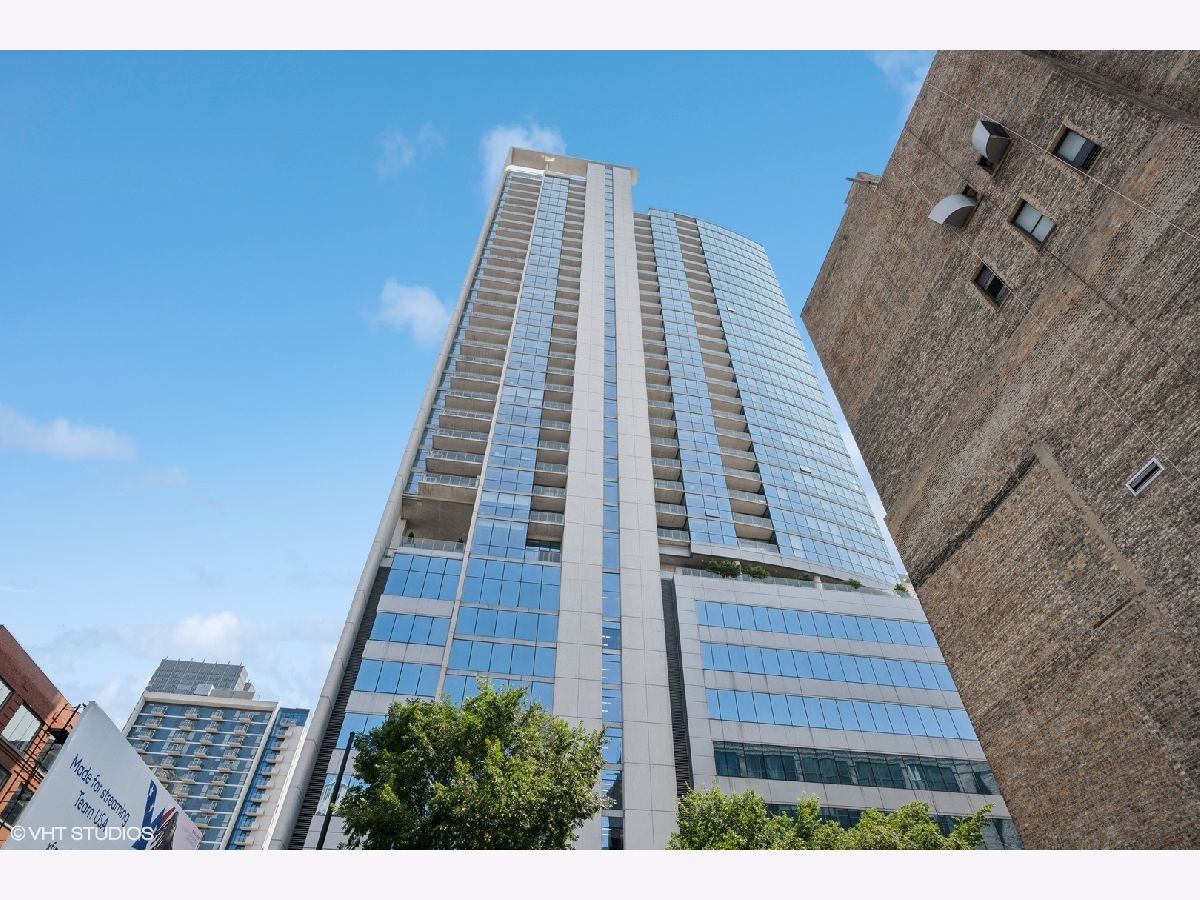 Condominiums Rented Silver Tower Chicago Illinois, 303 Ohio