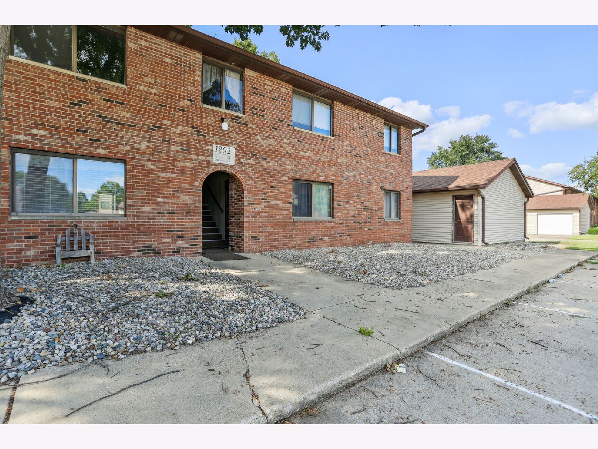 Condominiums Sold Willow Springs Urbana Illinois, 1202 Dean