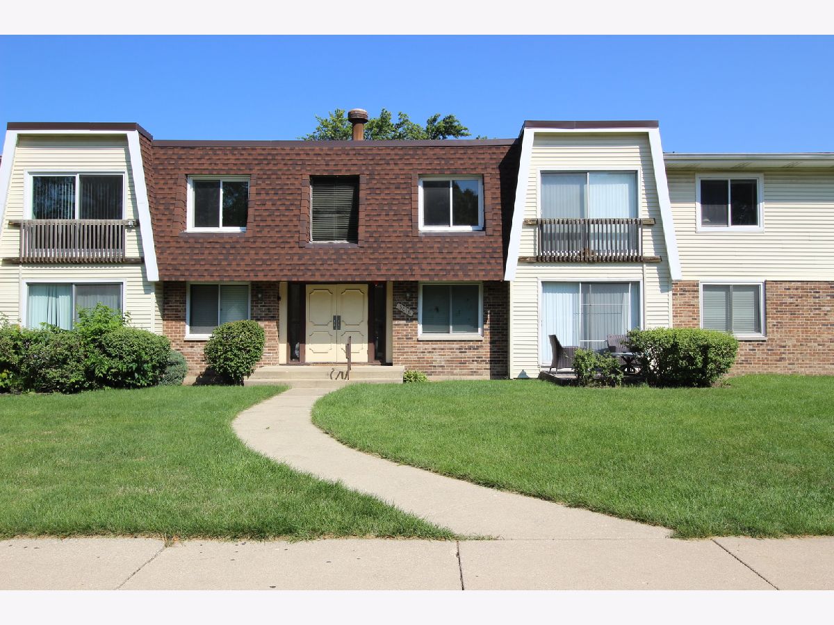 Homes & Condos & Townhomes Rented Winston Hills Woodridge Illinois, 3018 Roberts