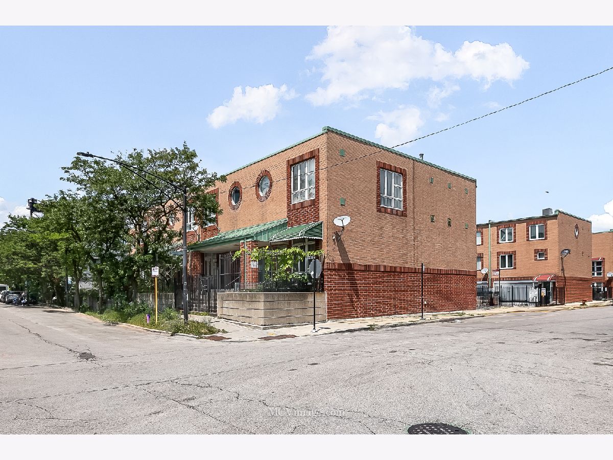 Townhomes & Condos & Homes Sold Santa Fe Gardens Chicago Illinois, 2174 China