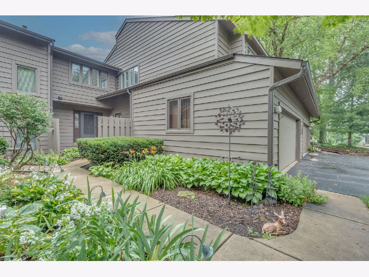 Townhomes & Homes Sold Wildrose Springs St Charles Illinois, 12 Lakewood