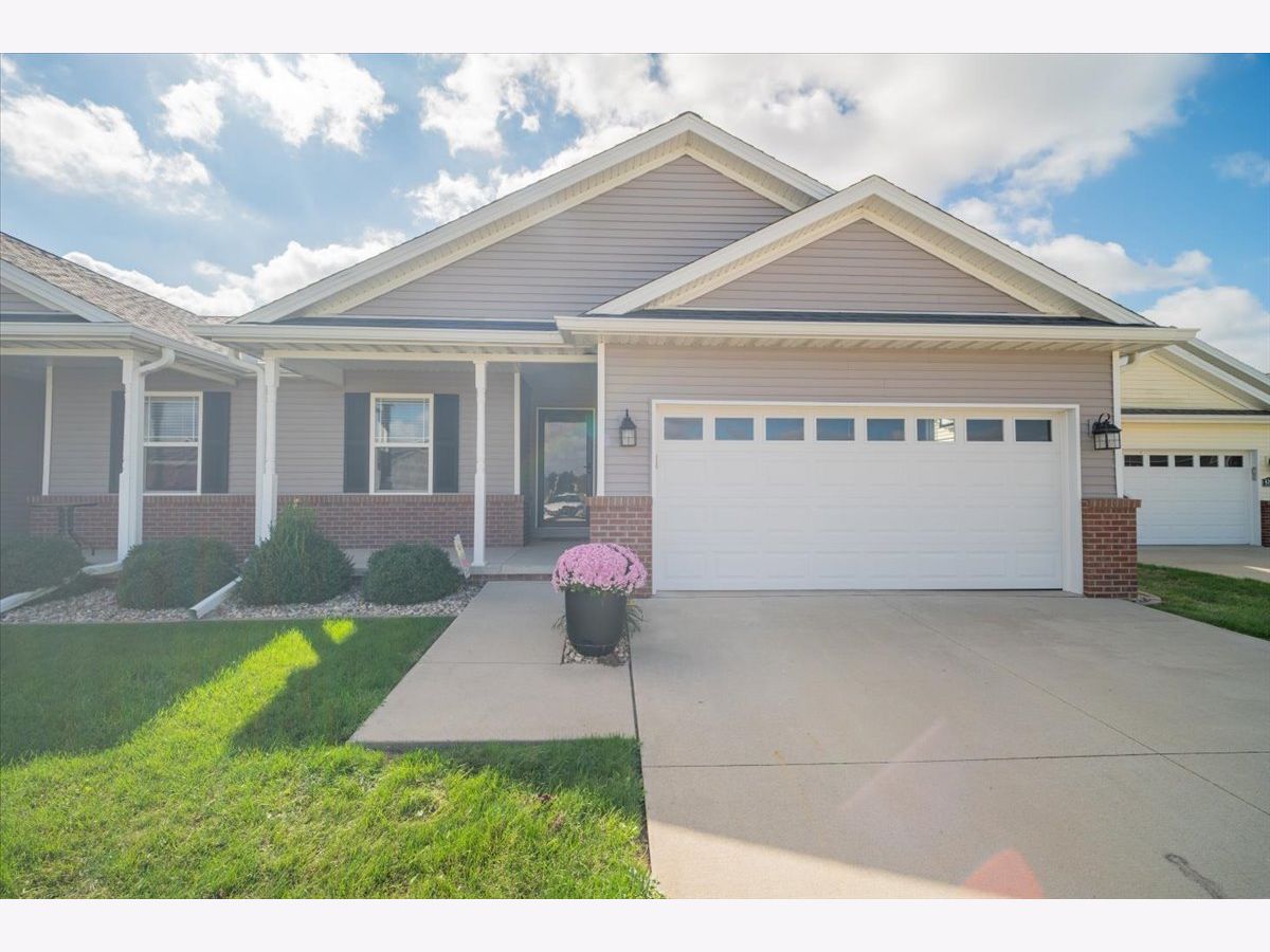 Condos & Townhomes & Homes Sold Prairie Meadows Heyworth Illinois, 418 Jenny Lane