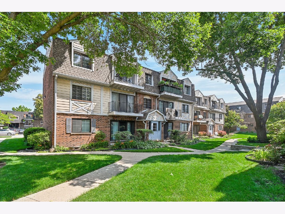 Condominiums Sold Bishops Gate Northbrook Illinois, 3256 Sanders