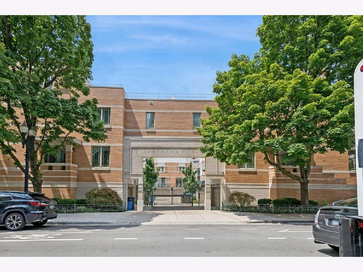 Townhomes Sold Schiller Place Chicago Illinois, 1440 Wells
