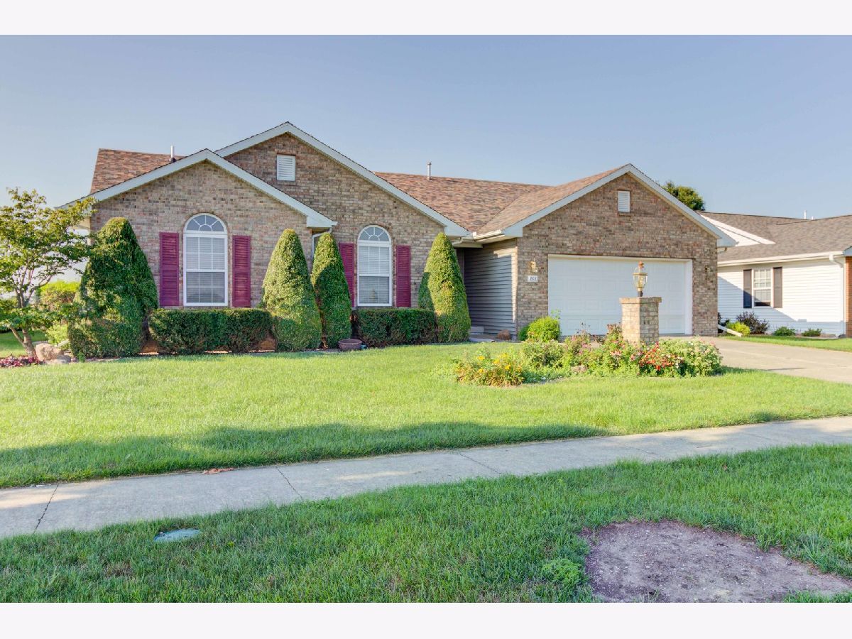 Homes & Condos & Townhomes Sold Ironhorse Tuscola Illinois, 701 Pheasant Run
