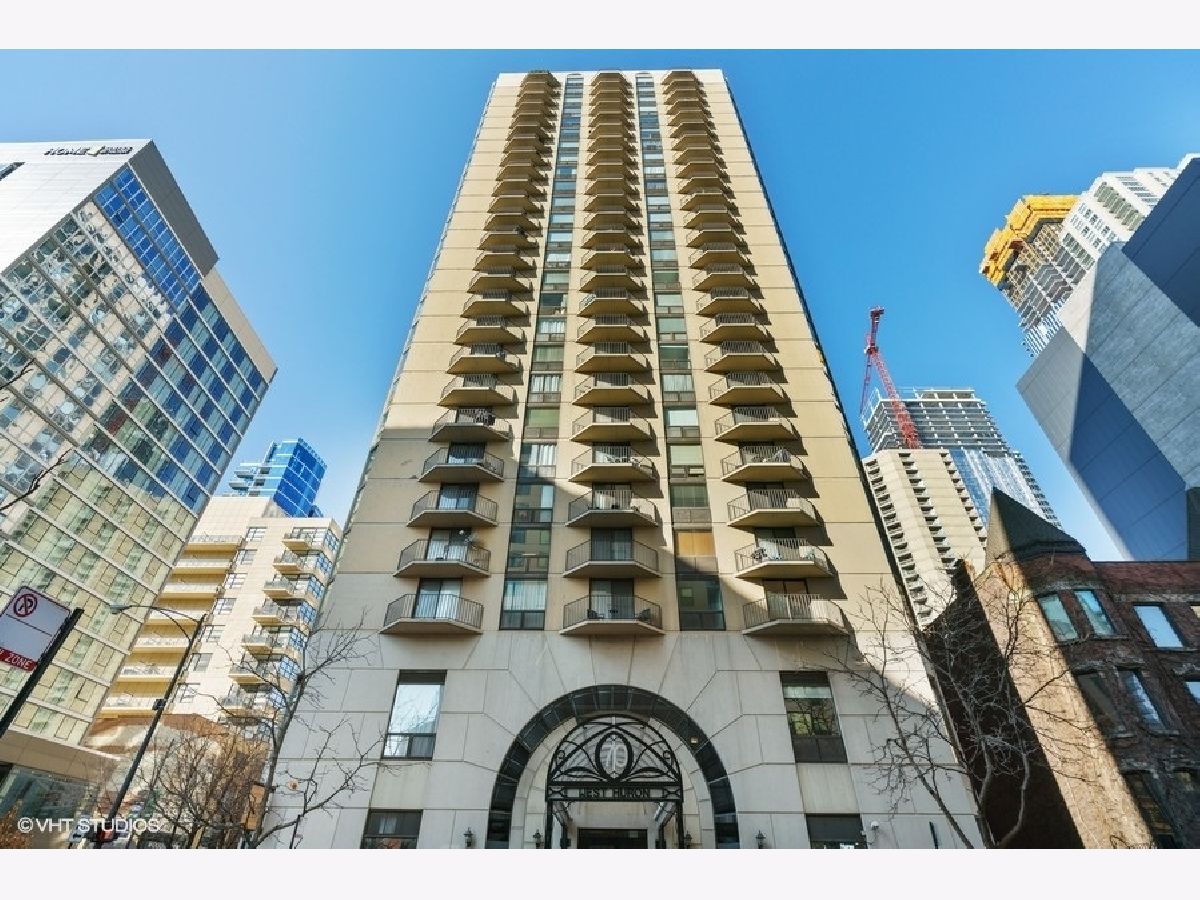 Condominiums Rented Hermitage Chicago Illinois, 70 Huron