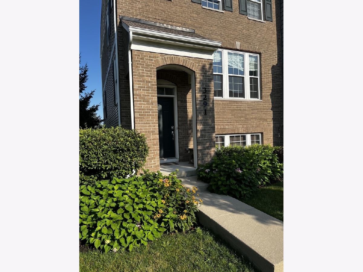 Townhomes & Homes Rented Regency At The Glen Glenview Illinois, 3291 Coral