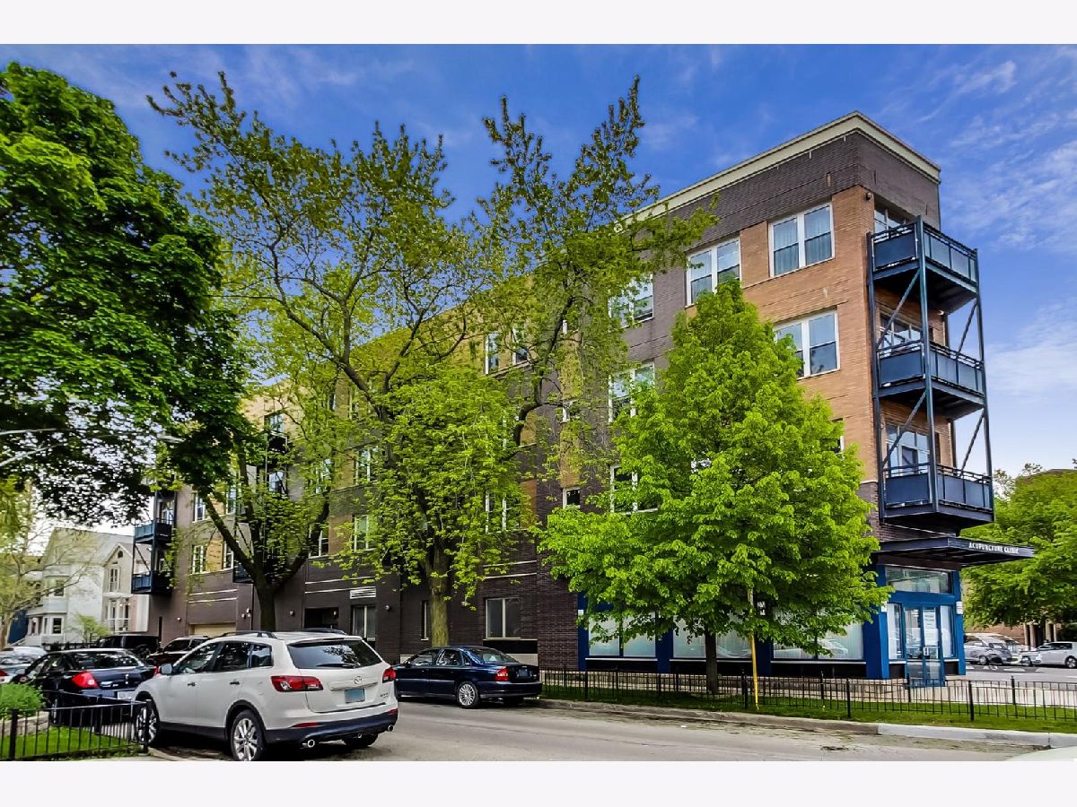 Condominiums Sold Welbourn Row Chicago Illinois, 2143 Wellington