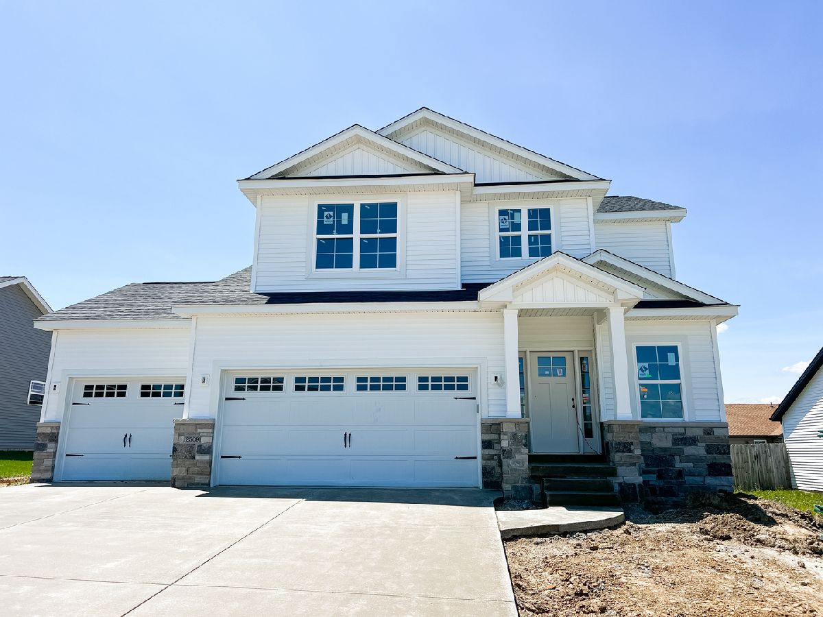 Homes & Condos & Townhomes Sold Fox Lake Bloomington Illinois, 2509 Pampas