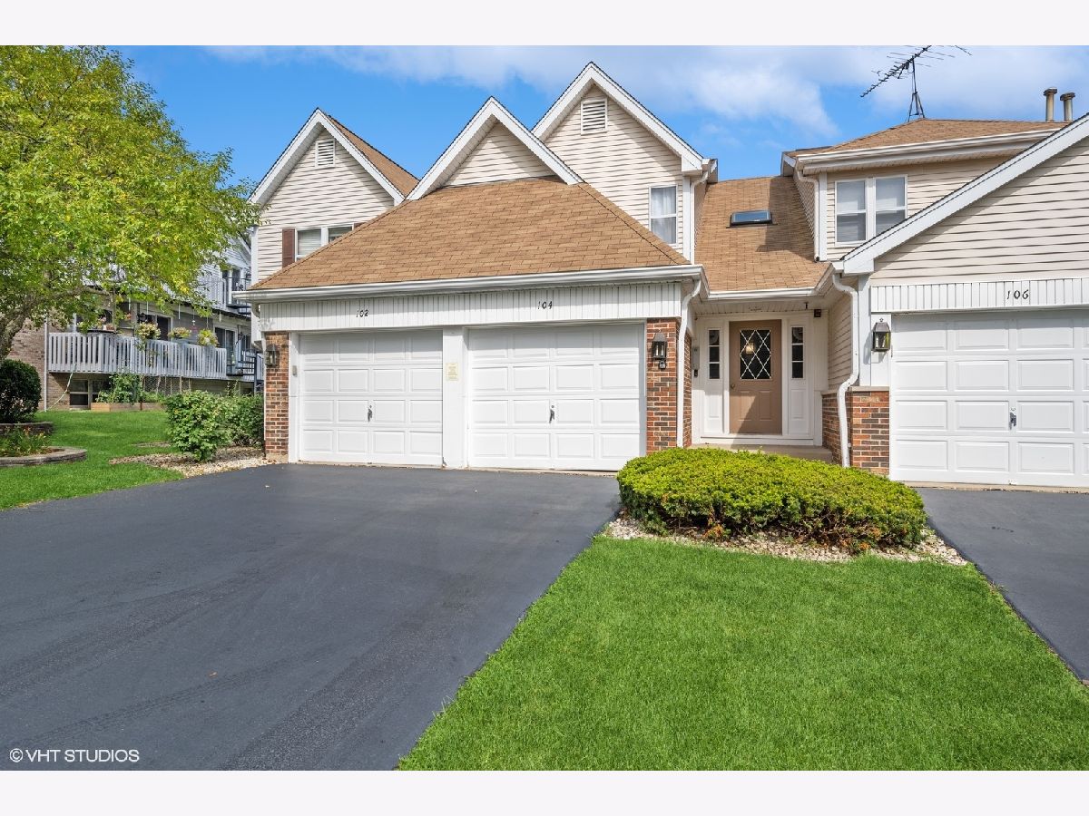 Homes & Condos & Townhomes Sold Timbers St Charles Illinois, 104 Millington
