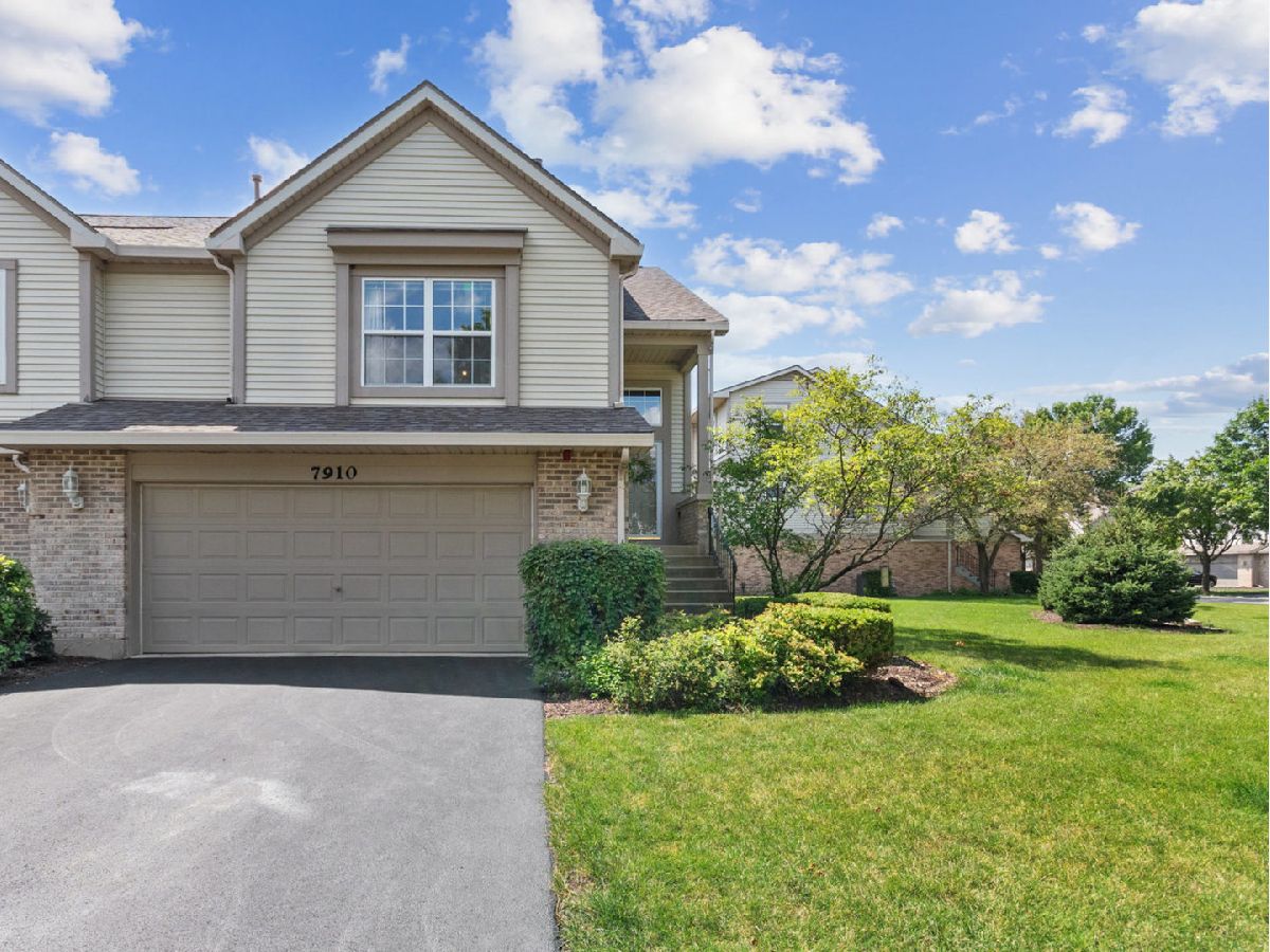 Townhomes & Condos Sold Woodmere Darien Illinois, 7910 Windsor