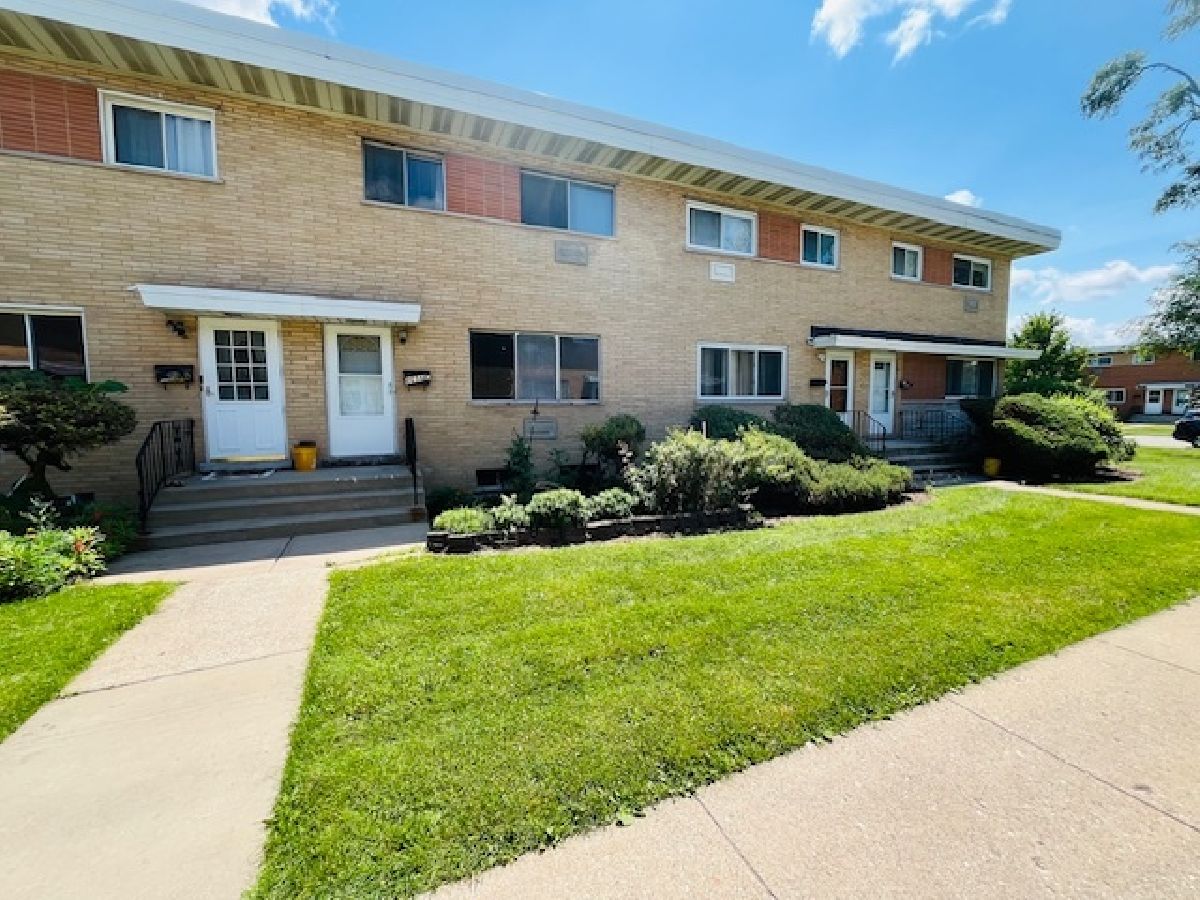 Townhomes & Condos Sold Greenwood Park Des Plaines Illinois, 8656 Gregory