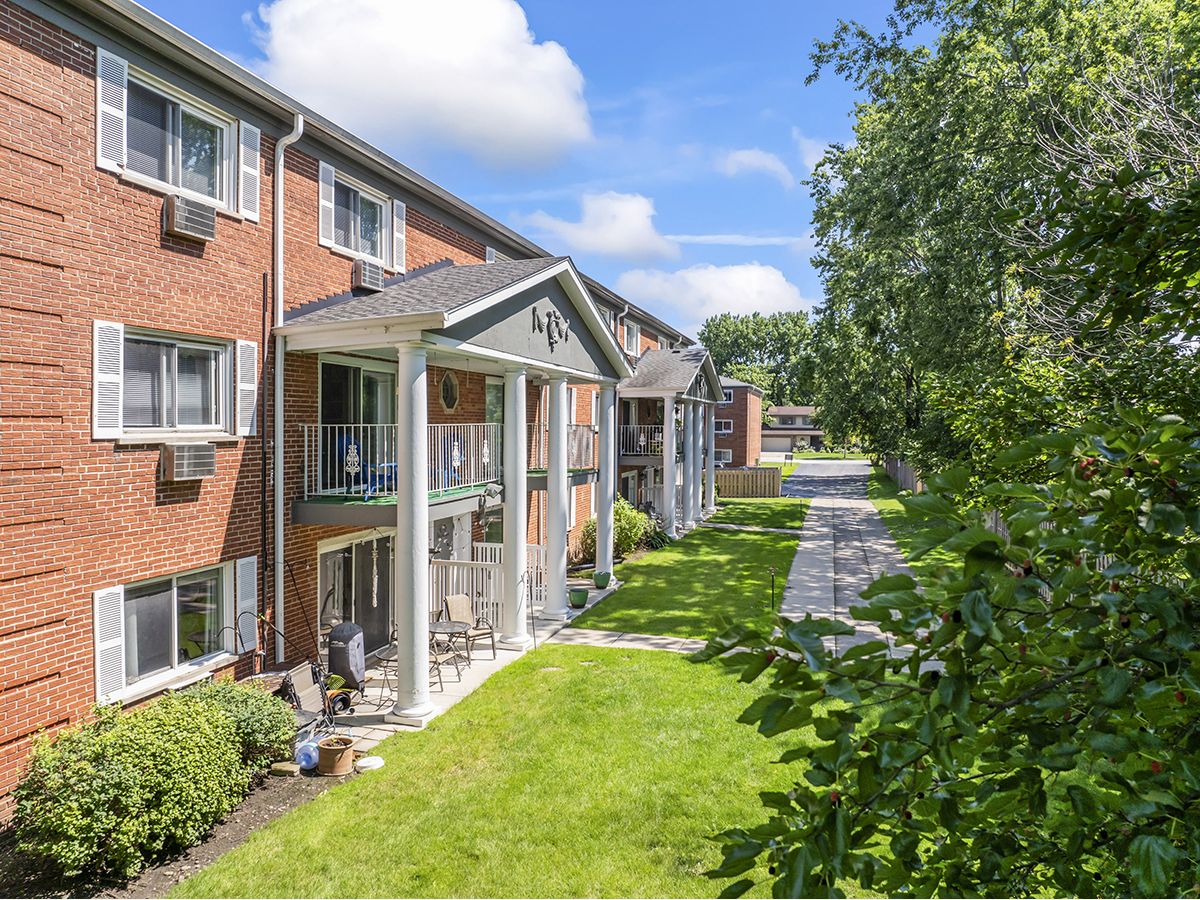 Condos & Townhomes Sold Country Club Condominium Arlington Heights Illinois, 2 Lillian