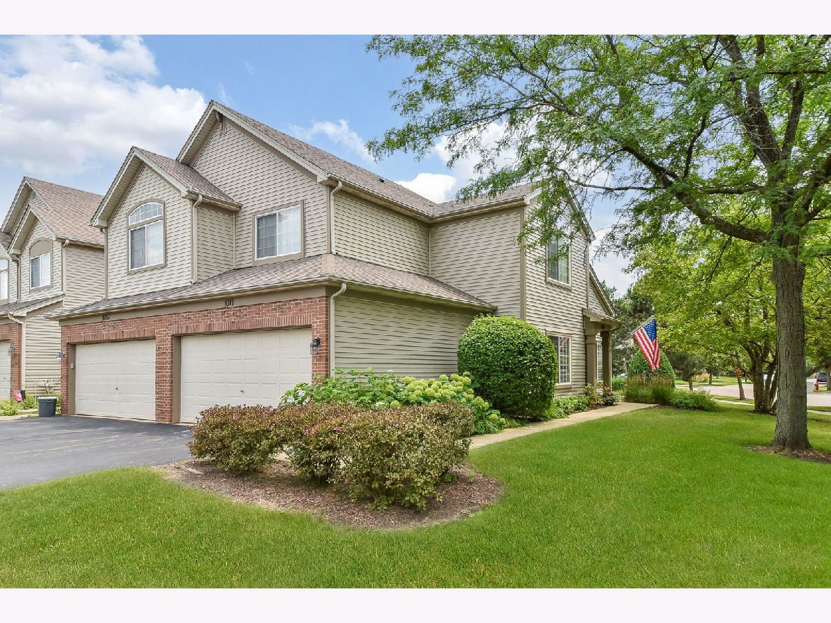 Townhomes & Condos & Homes Sold Woodlands At Oakhurst North Aurora Illinois, 1011 Woodview