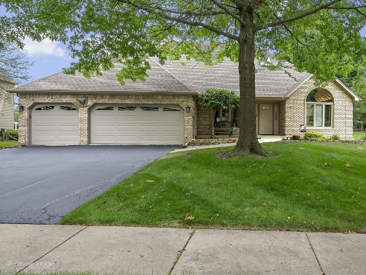 Townhomes & Condos & Homes Sold Willow Creek West Chicago Illinois, 967 Lakeside