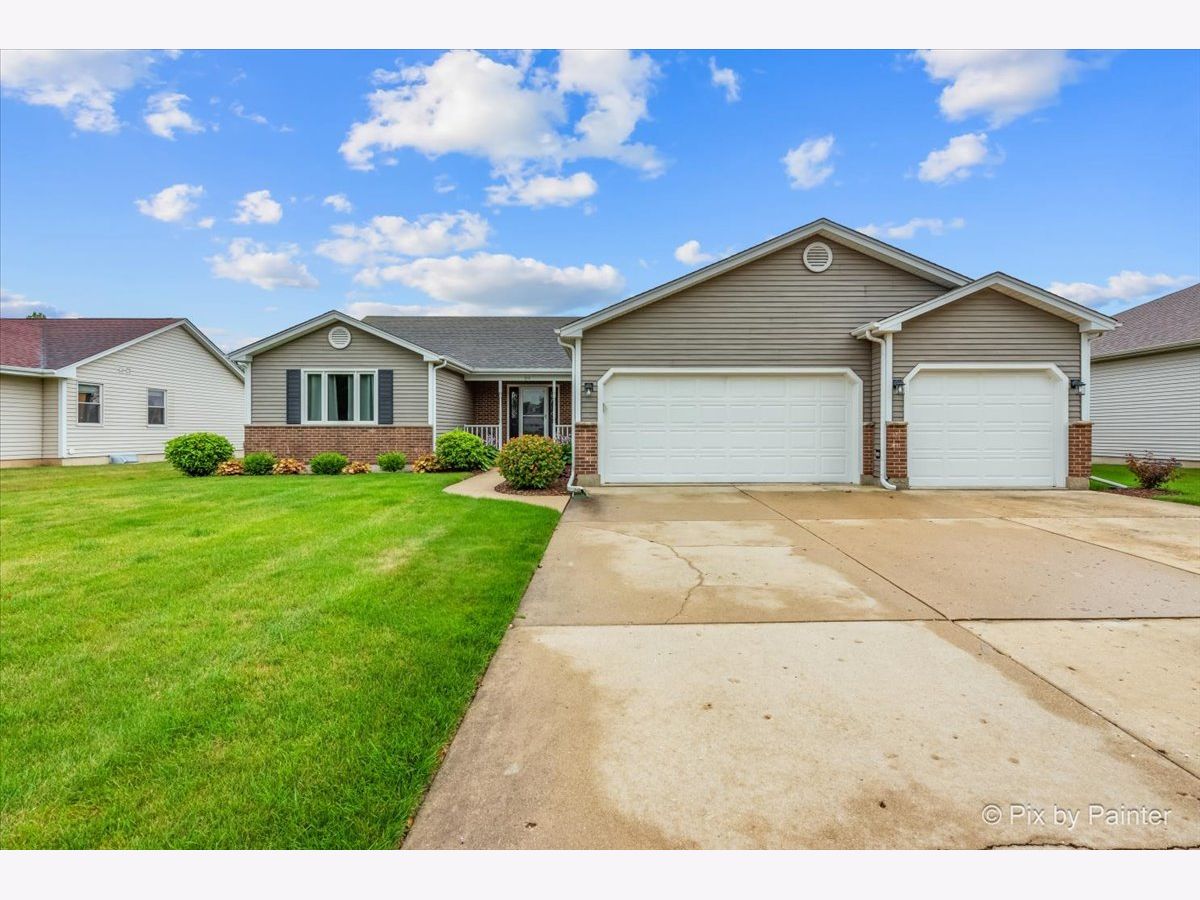 Townhomes & Condos & Homes Sold Old Mill Manor Hampshire Illinois, 319 Julie