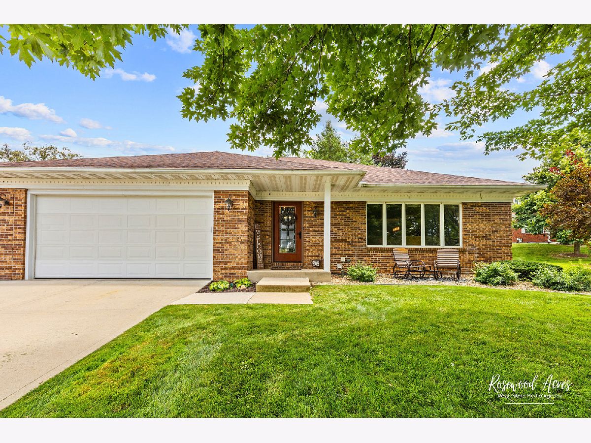 Condominiums & Homes Sold Oakwood Estates Joliet Illinois, 25 Coventry Chase