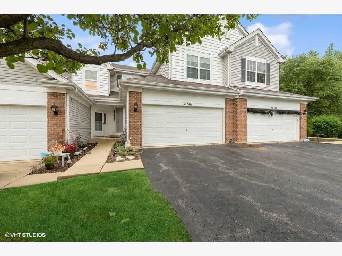 Townhomes & Homes Sold Rockwell Place Lakemoor Illinois, 32580 Four Seasons