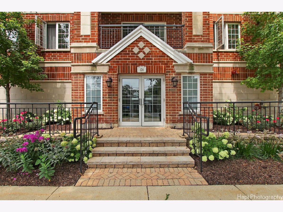 Condominiums Sold Wellington Court Palatine Illinois, 124 Colfax