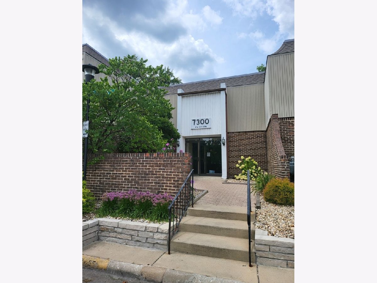 Condominiums & Homes Rented Farmingdale North Downers Grove Illinois, 7300 Fairview