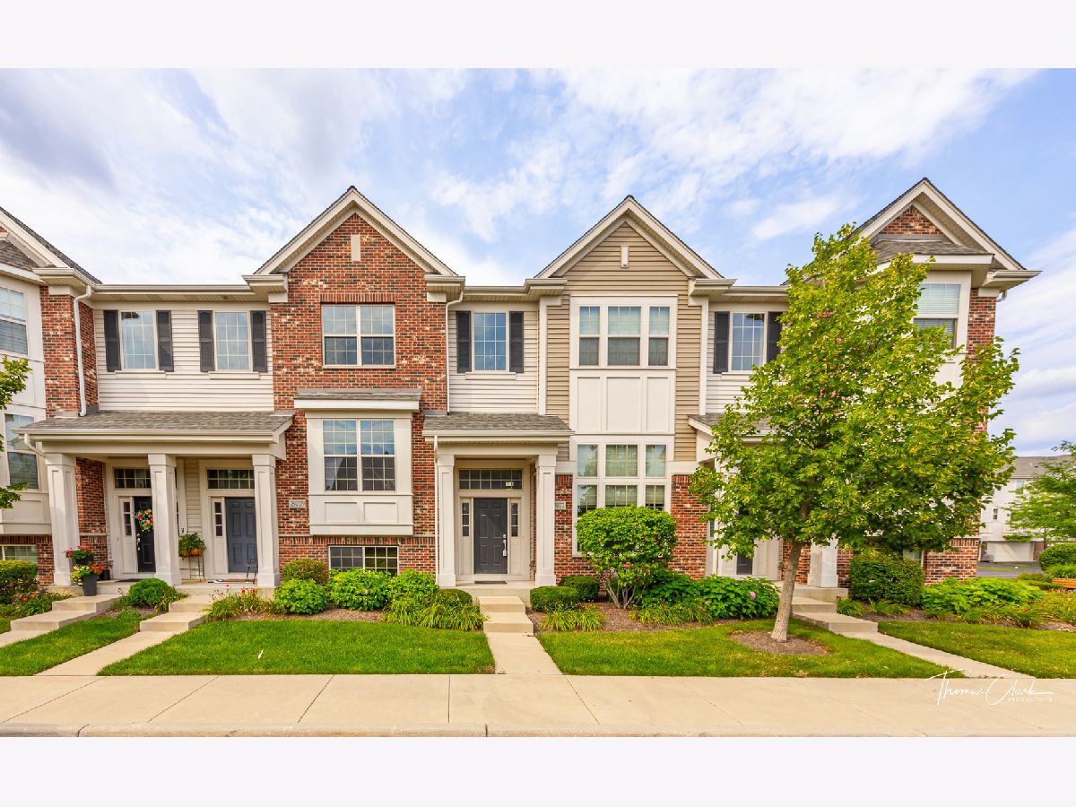 Townhomes Rented Shelburne Crossing Winfield Illinois, 28W077 Woodland