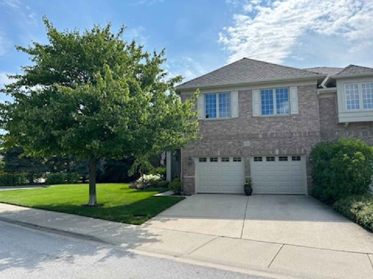 Townhomes & Condos & Homes Sold Royal Ridge Northbrook Illinois, 2111 Claridge