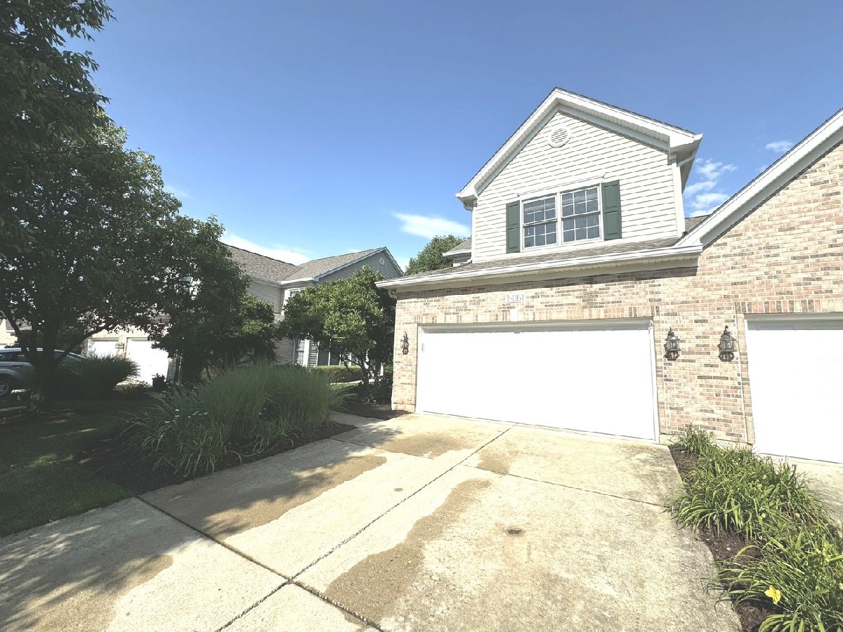Townhomes Rented Mission Court Winfield Illinois, 1N061 Mission