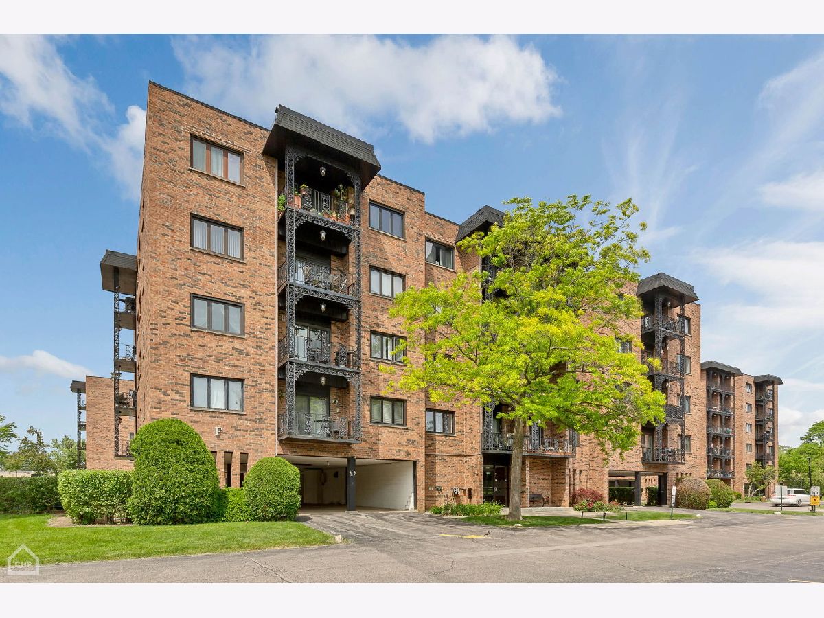 Condominiums Sold Landings Des Plaines Illinois, 9356 Landings