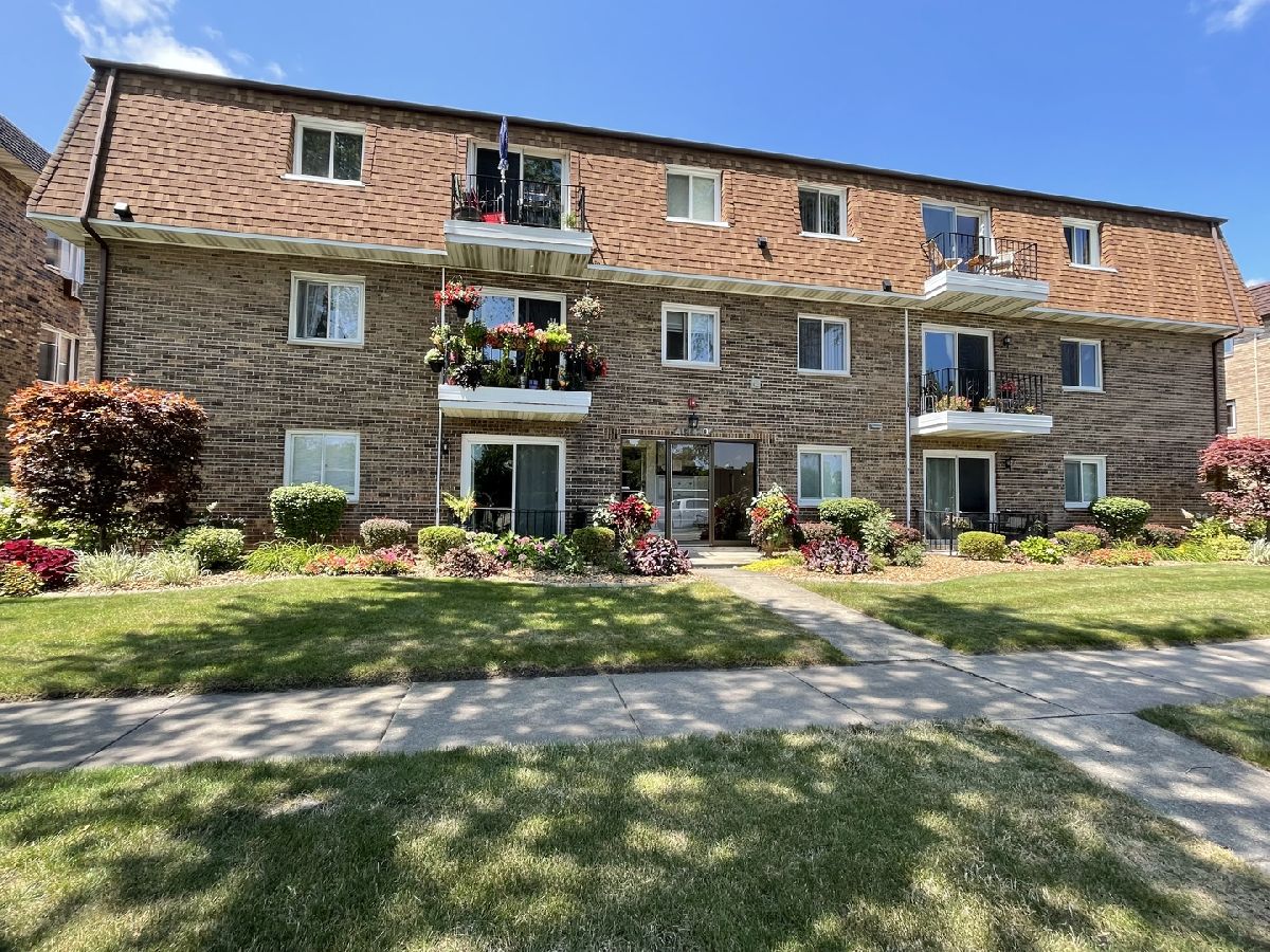 Condos & Townhomes Rented Kilpatrick Condominium Oak Lawn Illinois, 10720 Kilpatrick