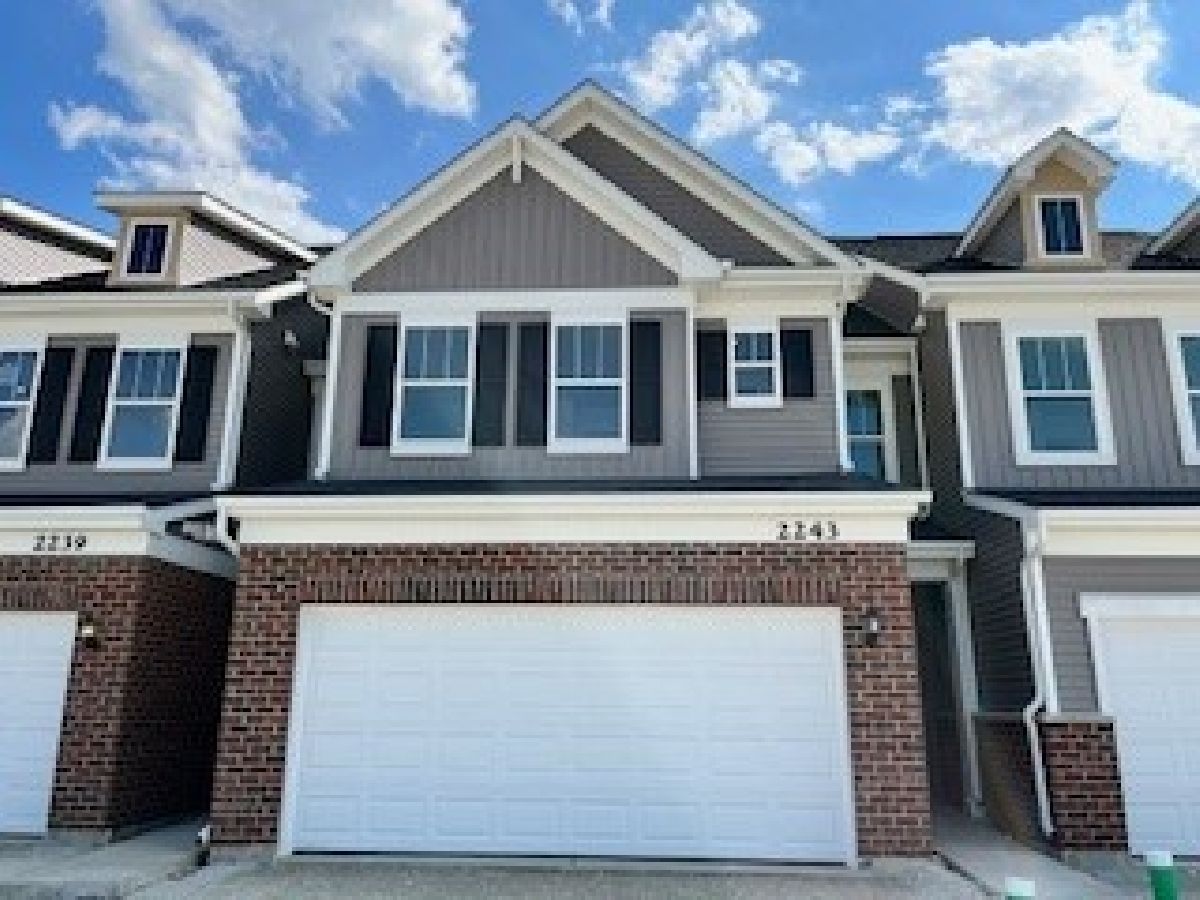 Condos & Townhomes & Homes Sold Sawgrass Bolingbrook Illinois, 2239 Ryegrass