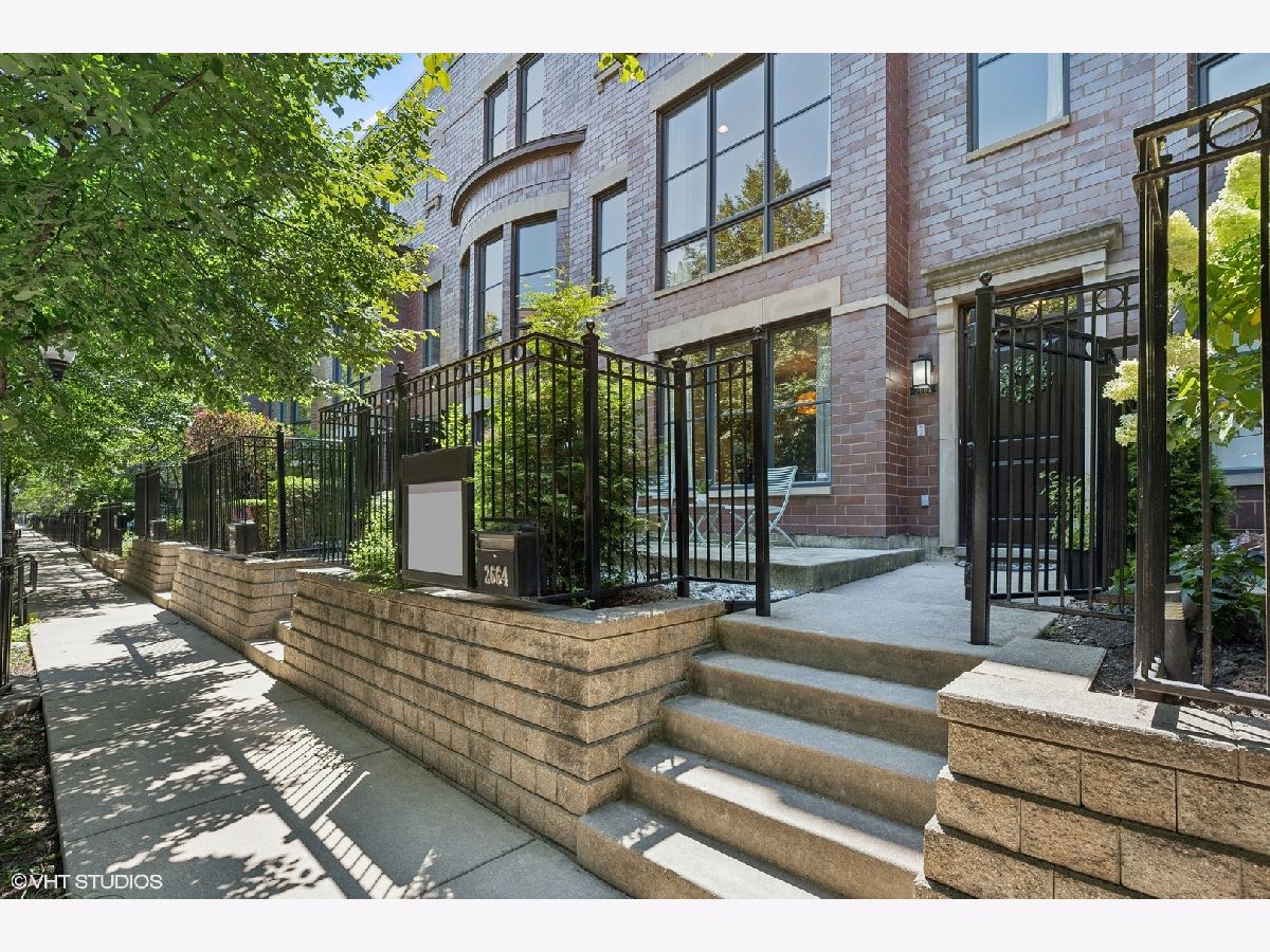 Townhomes & Homes Sold Hartland Park Chicago Illinois, 2664 Hermitage