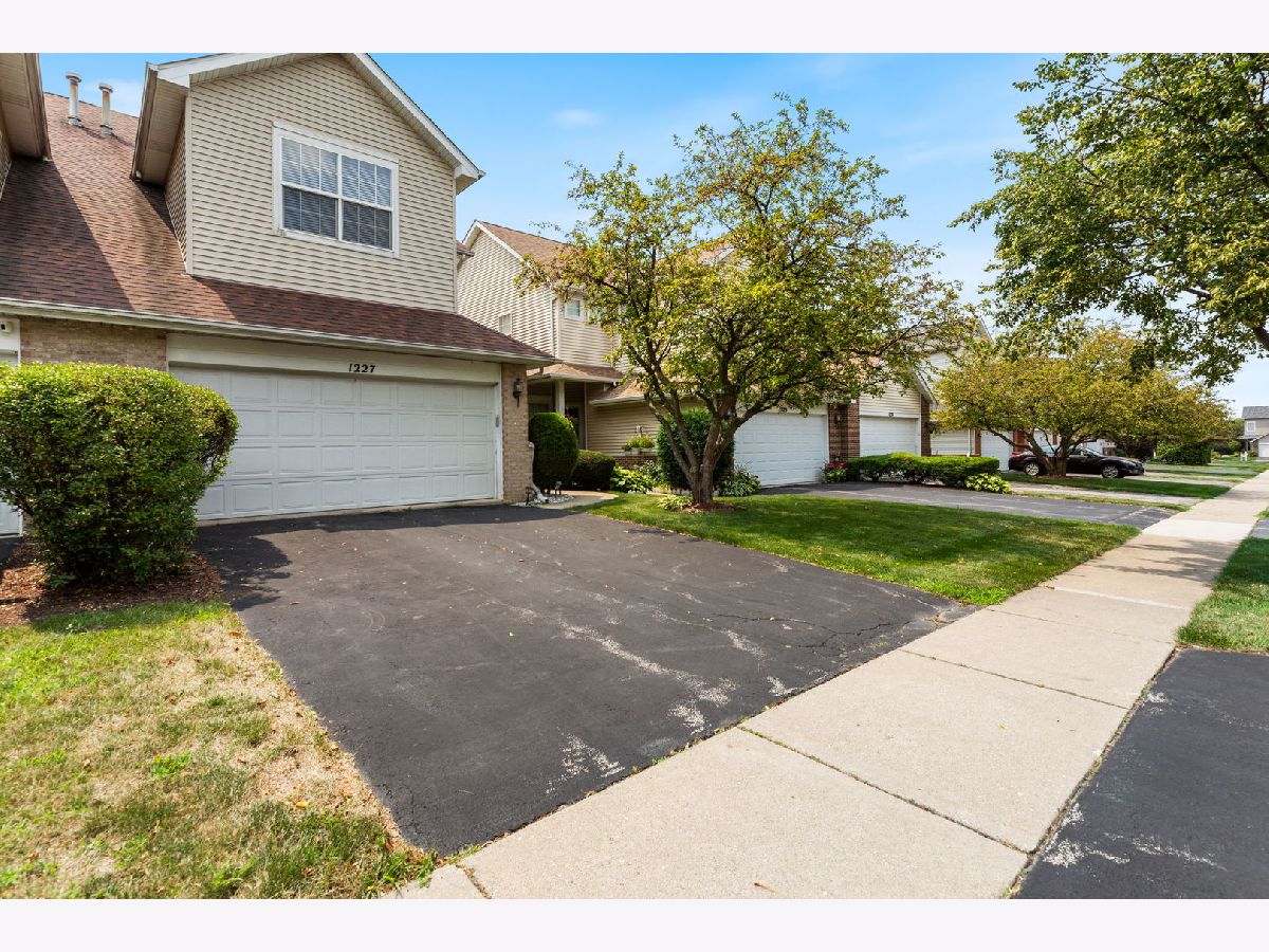 Townhomes & Homes Sold Marquette Landing Romeoville Illinois, 1227 Le Moyne