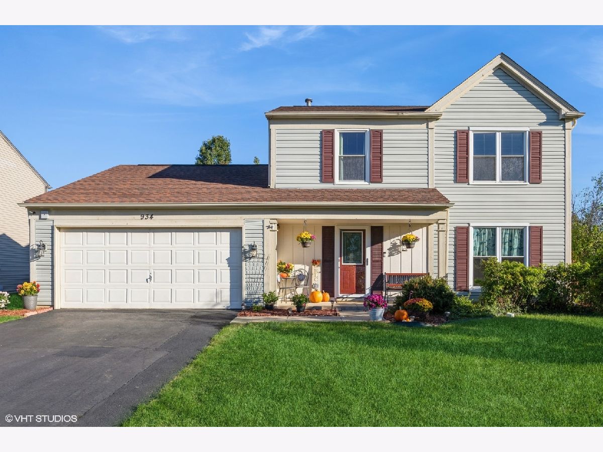 Townhomes & Homes Sold College Green Elgin Illinois, 934 Annandale