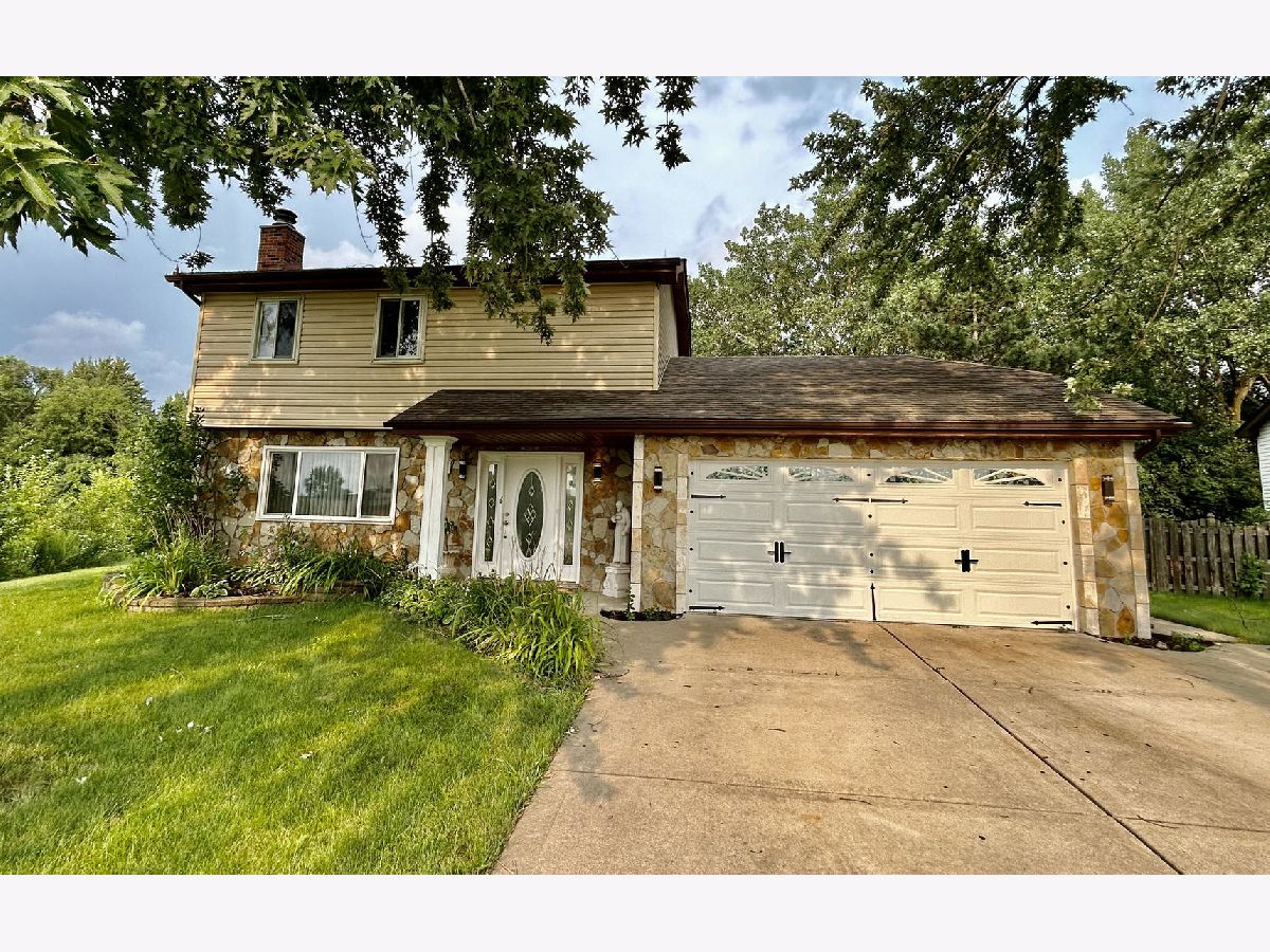 Homes & Condos & Townhomes Sold Arbors Hanover Park Illinois, 3915 Windjammer