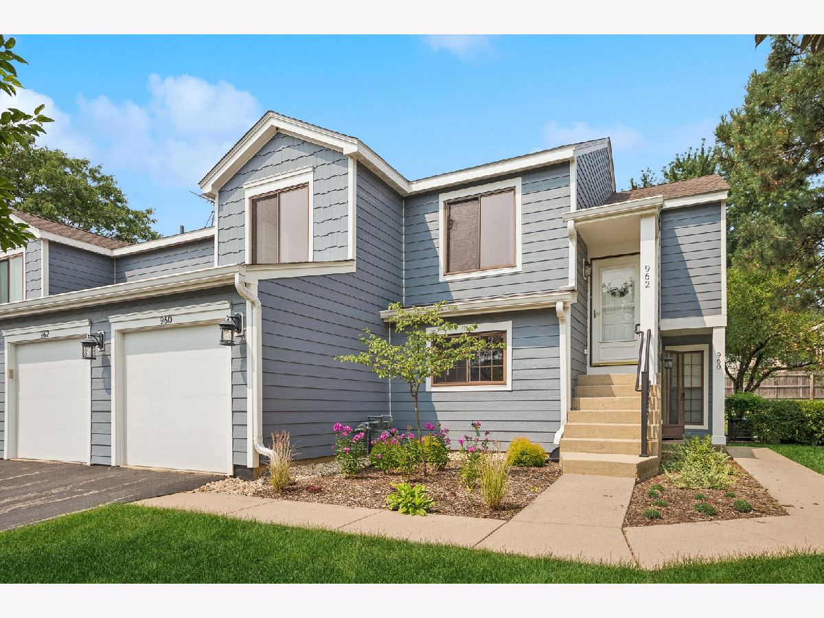 Townhomes & Condos & Homes Sold Summit Place Schaumburg Illinois, 962 Manchester