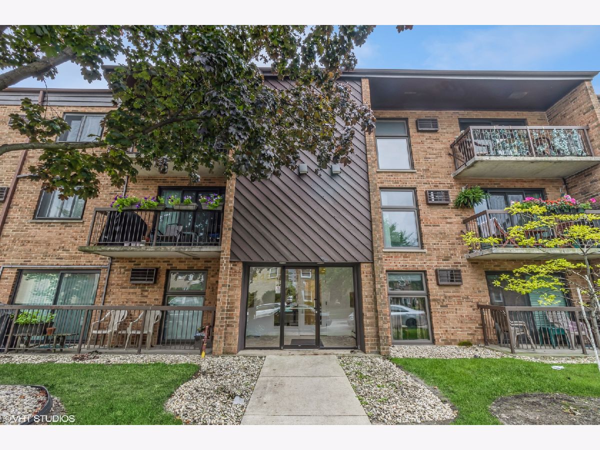 Condominiums Rented Parkside Square Chicago Illinois, 8453 Gregory