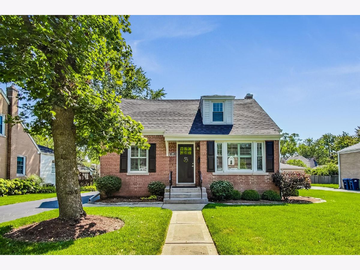 Homes & Condos & Townhomes Rented Blackhawk Heights Clarendon Hills Illinois, 105 Hiawatha