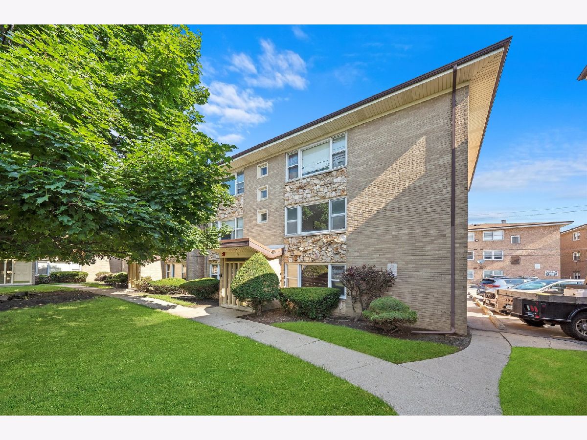  Rented Merrionette Park Illinois, 3176 Meadow Lane
