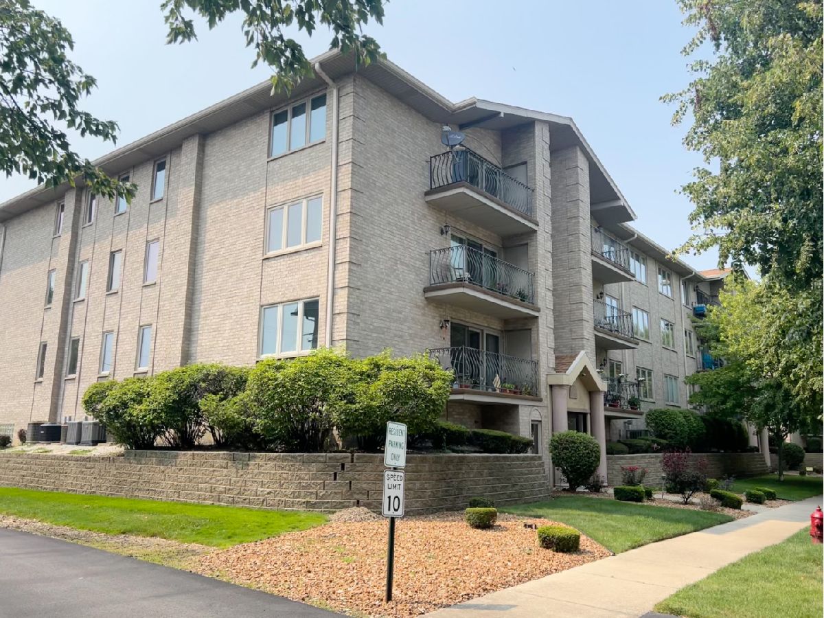 Condominiums Rented Oaks Of Oak Lawn Oak Lawn Illinois, 10418 Keating