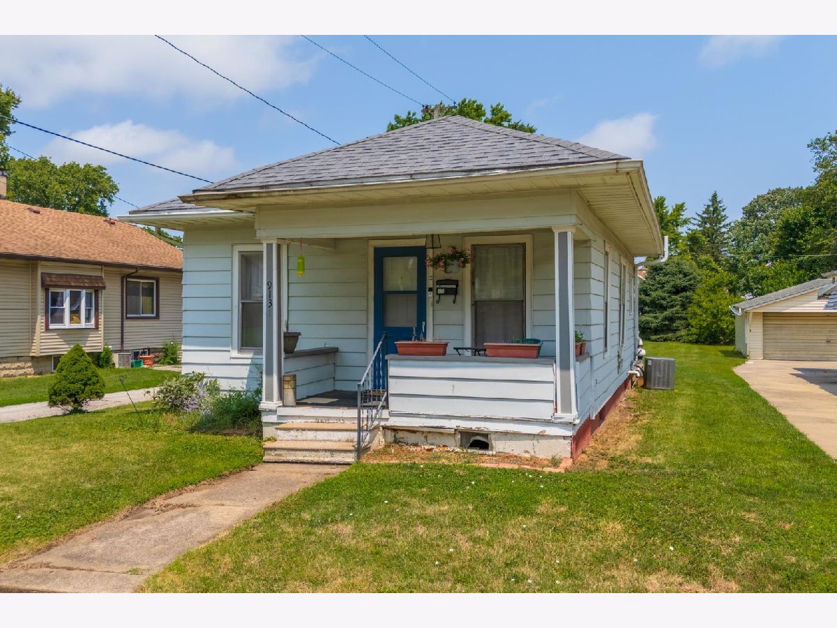 Homes & Condos & Townhomes Sold Miller Park Bloomington Illinois, 913 Taylor