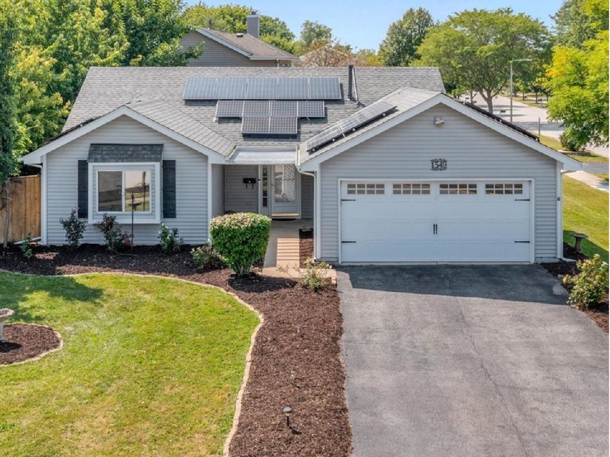 Homes & Condos & Townhomes Sold Colony Lakes Aurora Illinois, 1549 Gloria