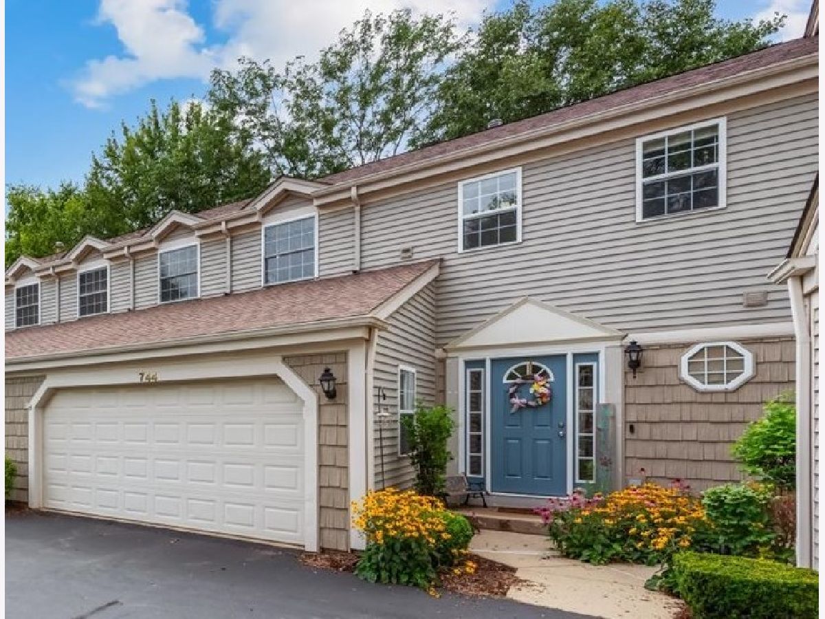 Townhomes & Homes Sold Deerpass Marengo Illinois, 744 Village